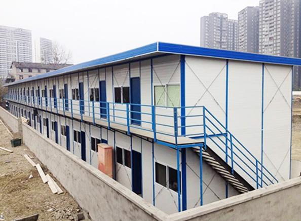 用彩鋼板搭建活動(dòng)板房有什么優(yōu)勢(shì)？